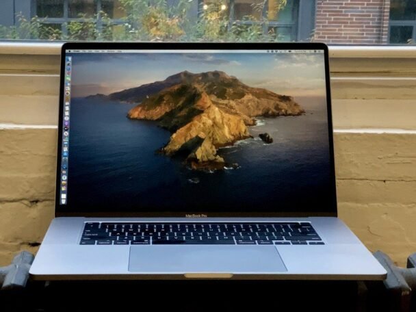 how to turn on macbook pro 2021