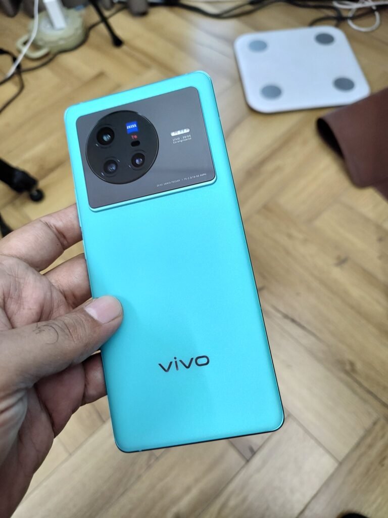 The Vivo X Series 5G mobile phone, Vivo X80 comes with anti-glare matte finish back panel The Vivo X Series 5G mobile phone, Vivo X80 comes with anti-glare matte finish back panel