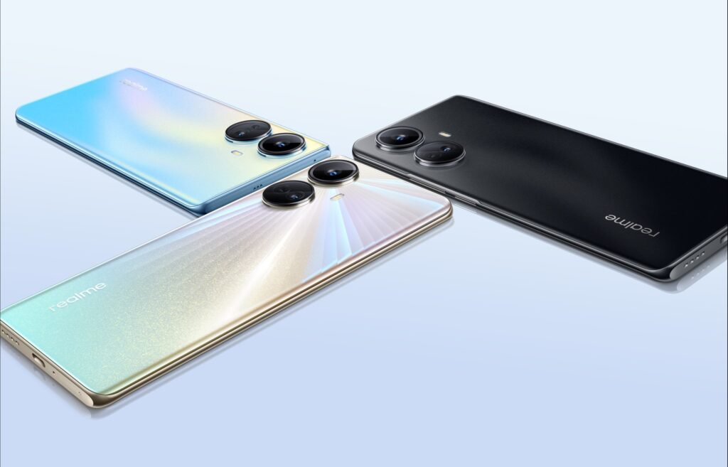 Curved AMOLED display and its quality are the primary selling points for this mobile phone