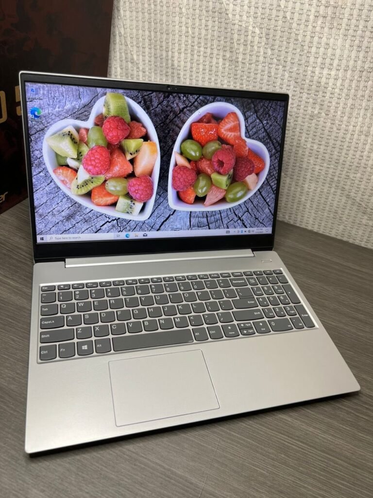 With its lightweight design, the laptop series targets students, teachers and other working professionals