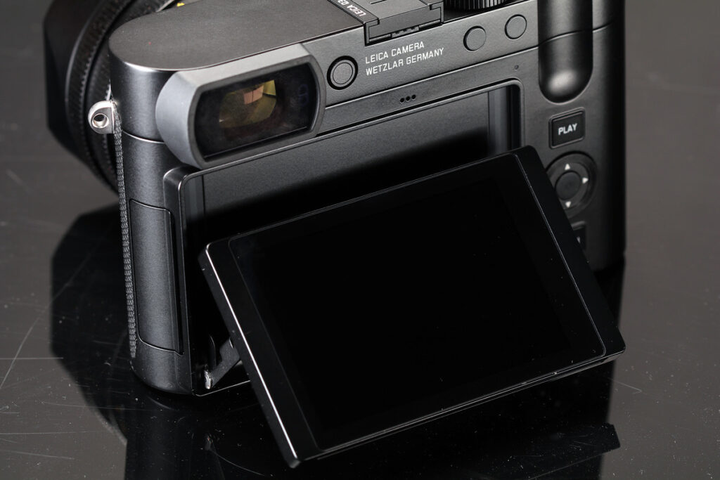 This Digital Camera gets the tilting screen along with touchscreen functionality