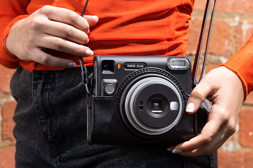 This instant camera, Instax Square offers a remarkable shutter range from 1/2 second to 1/400 second