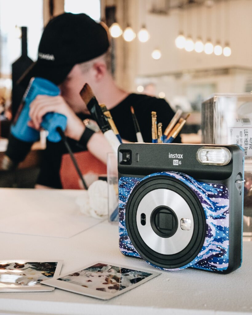 With Instax Square SQ40, one can click a scenic landscape, a group photo, or a close-up portrait