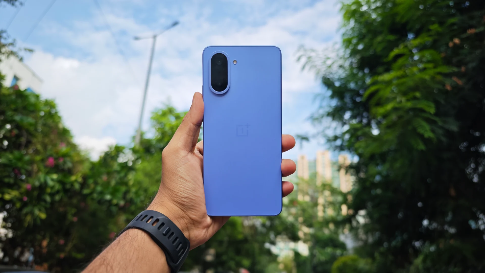 GuxS89mWcAEx_qO Compare Nothing Phone (3a) vs OnePlus Nord CE 5: OnePlus Nord CE 5 features a 50 MP sensor with an f/1.8 aperture