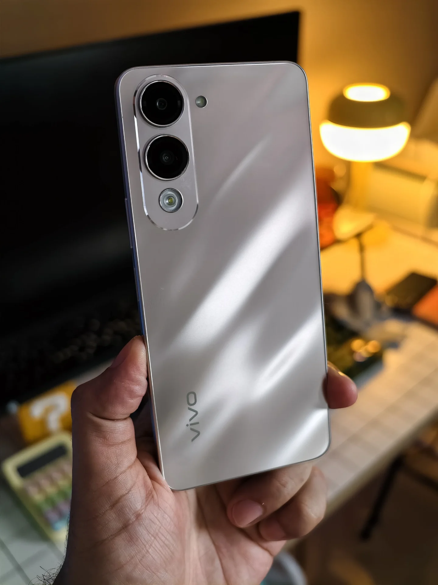 Guxda5yWcAIA7TZ In terms of camera specifications, the handset features a 50 MP dual camera unit