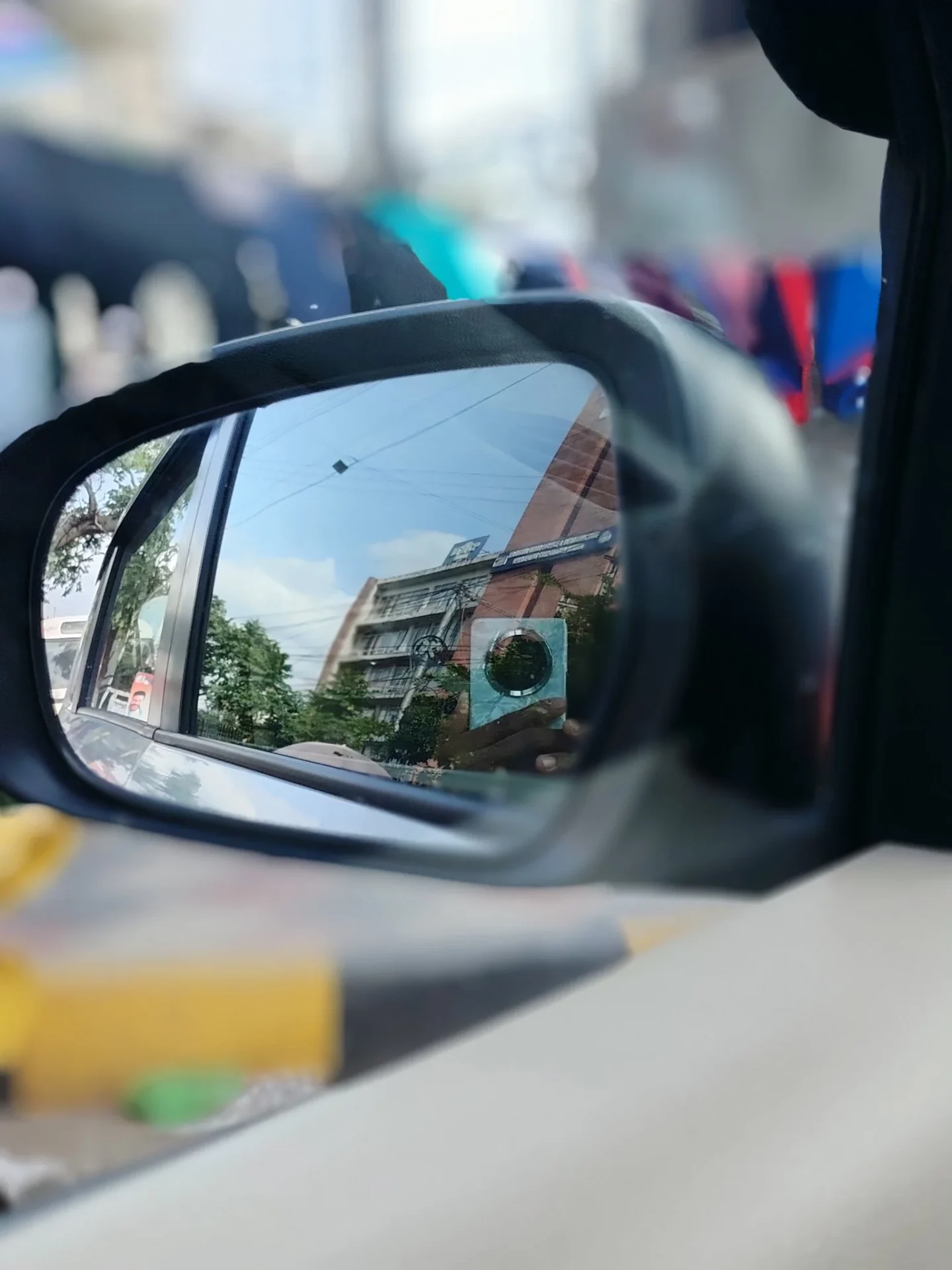 Gv2ffGyXcAAEtPe The rear camera sample in broad daylight conditions