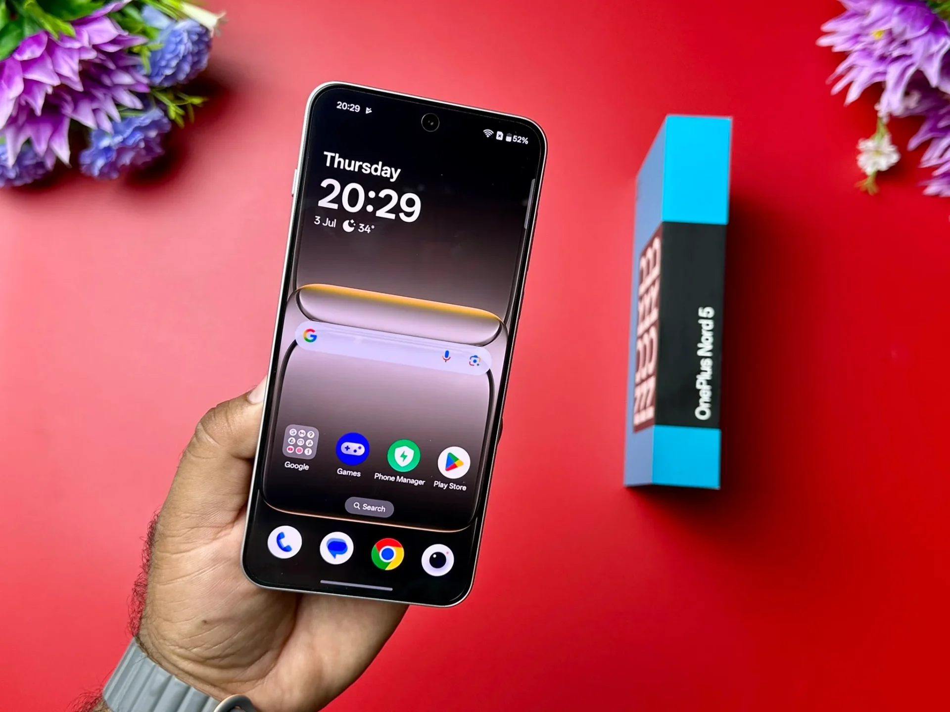 Gu8te4KWgAA_Q6z Nord CE 5 features a bigger 7100mAh battery, similar to the one on the competitors