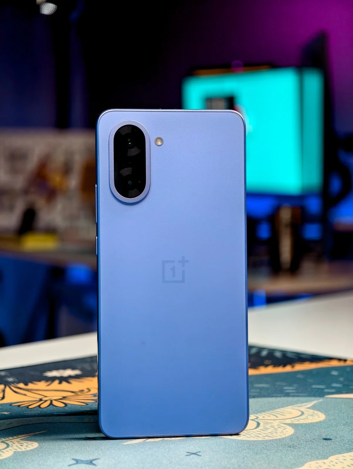 GvFX46QaAAUrlM9 Realme 15 vs OnePlus Nord CE5: OnePlus Nord CE5 is bulkier than the Realme 15 smartphone
