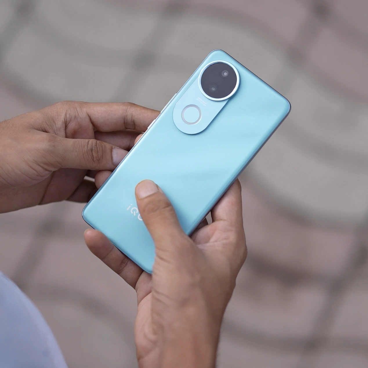 Gwmuv4caIAAa_Dg With MediaTek chipset, the newer is more of a camera centric smartphone