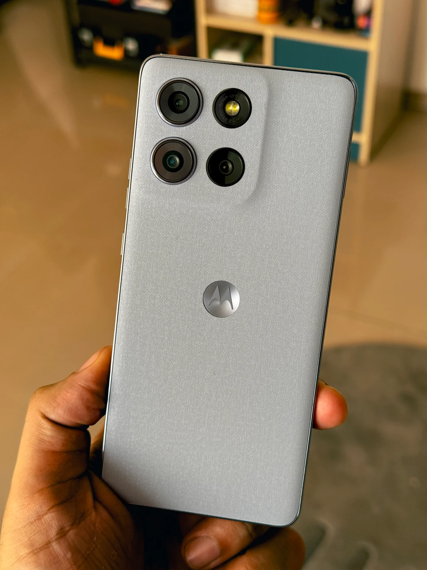 GwsACcXWgAEKFYU Triple rear camera setup with dual LED Flash
