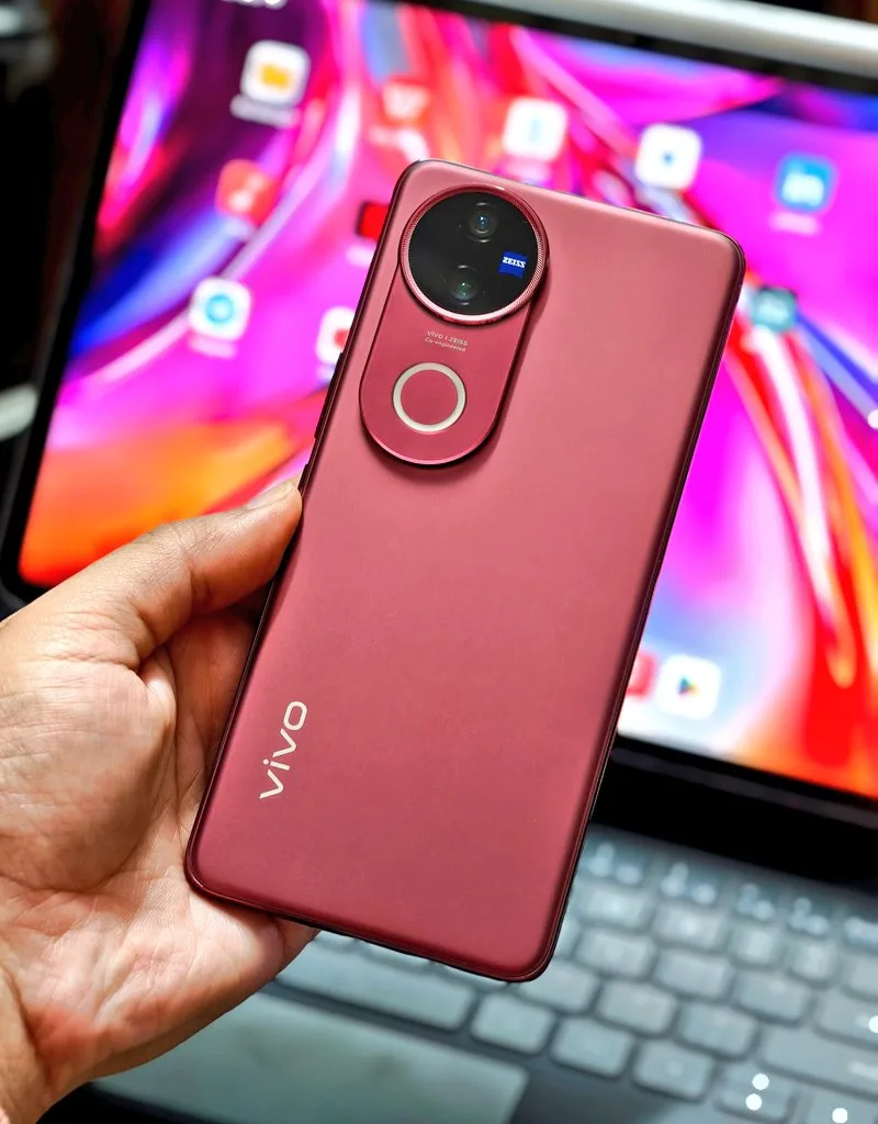 GjB20kuXUAACln3 Vivo V50 smartphone feature Qualcomm Snapdragon 7 Gen 3