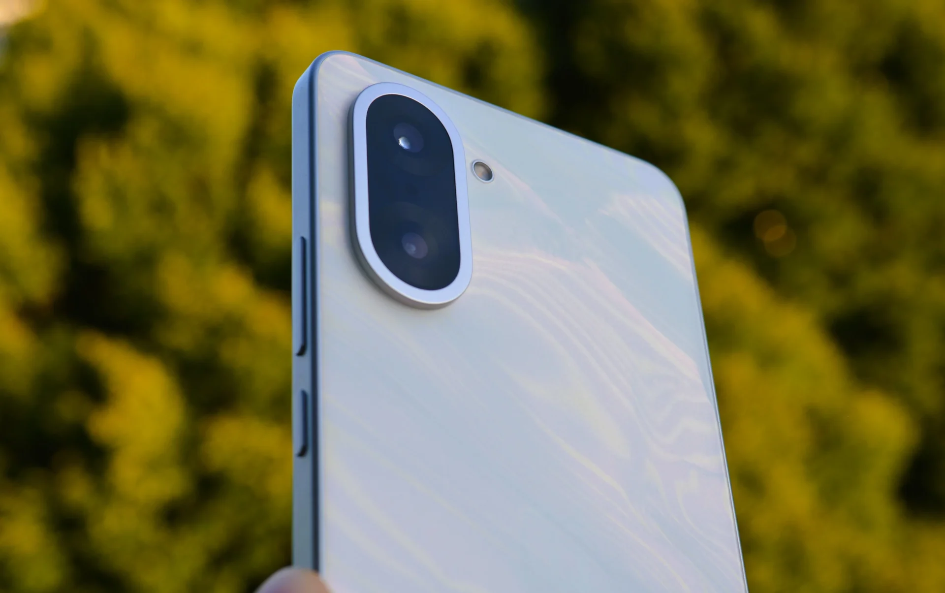 GwuaJXSXsAA3oLk 50 MP dual AI Camera on the Nord CE5 smartphone