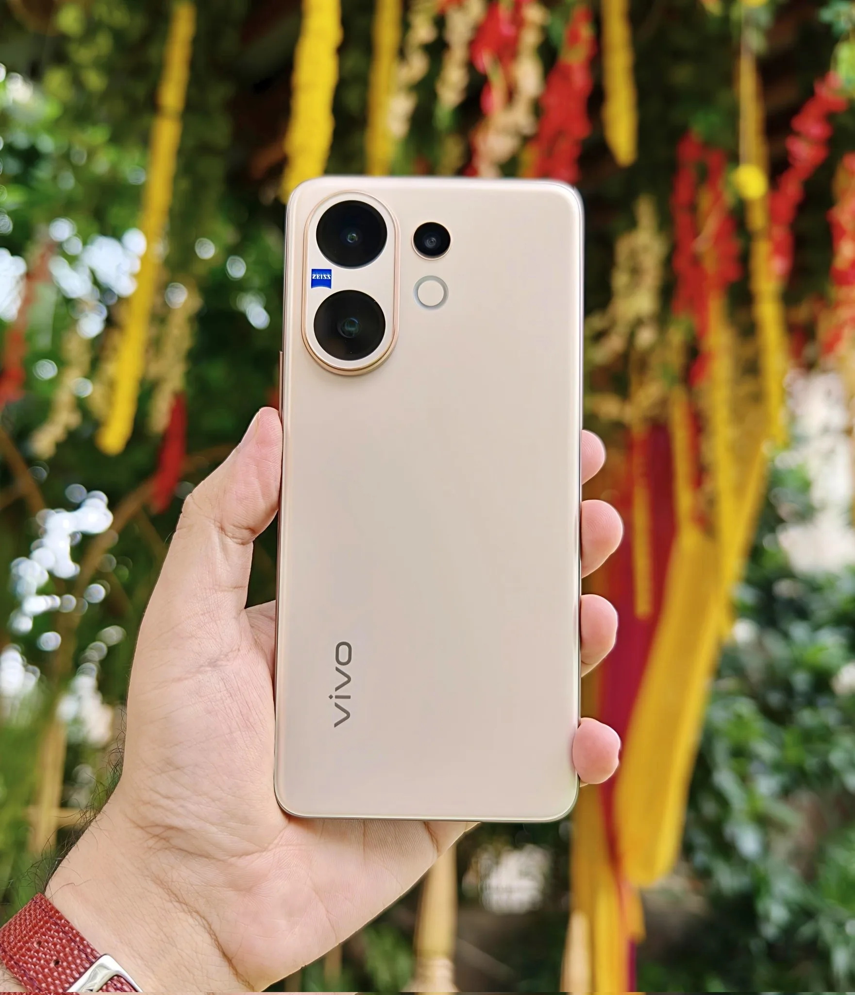 GxpkIv-bIAAmlgv 50 MP AI Triple rear camera setup on the latest V-series smartphone