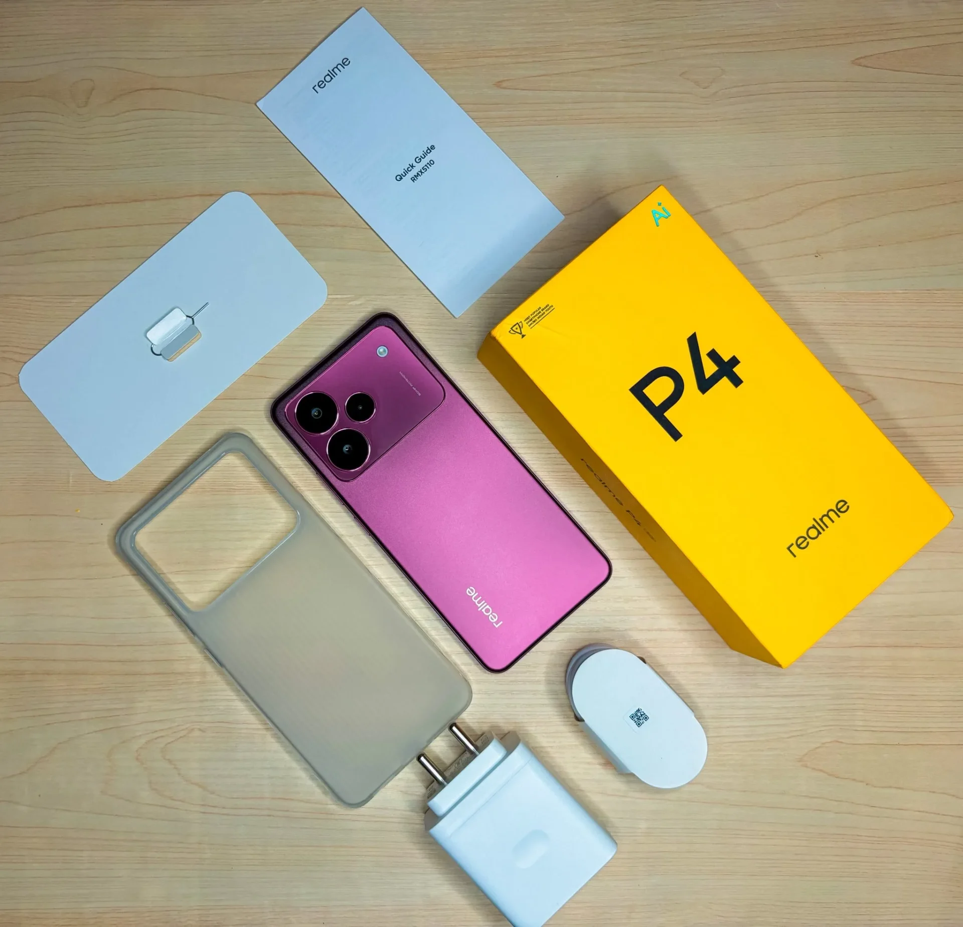 GzF8uxzWYAAZnQ8 Realme P4 5G retail box with in-box contents